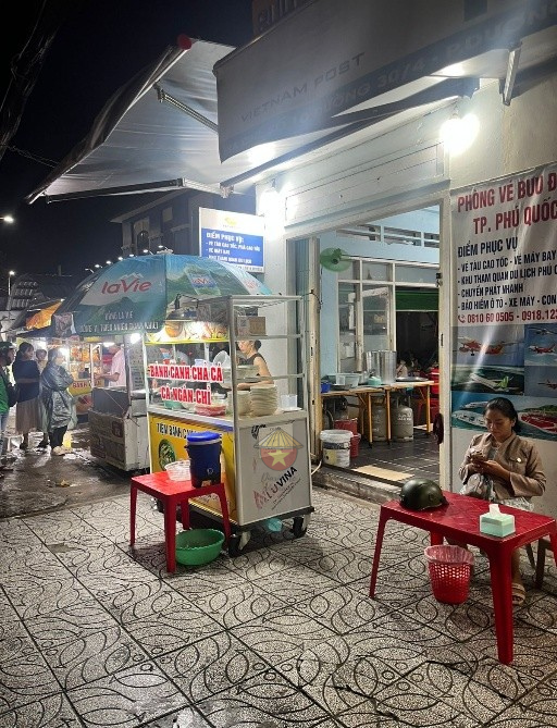 Puesto dónde comer en Phu Quoc Puesto de Banh Canh Cha Ca
