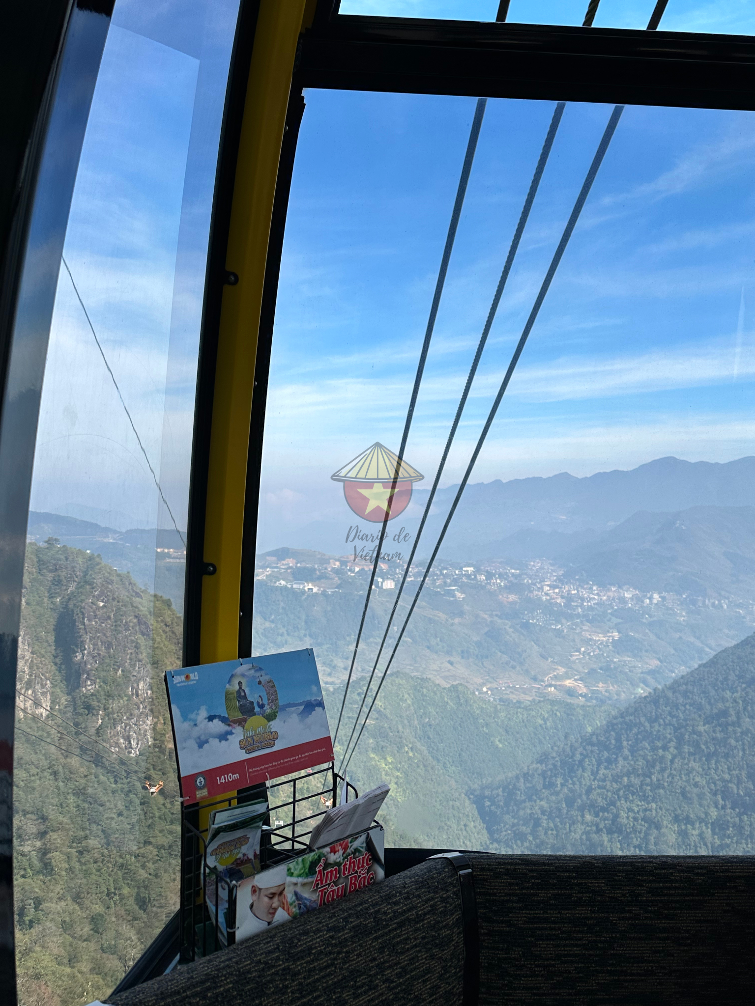 Cable car a Fansipan Vistas del pueblo de Sapa