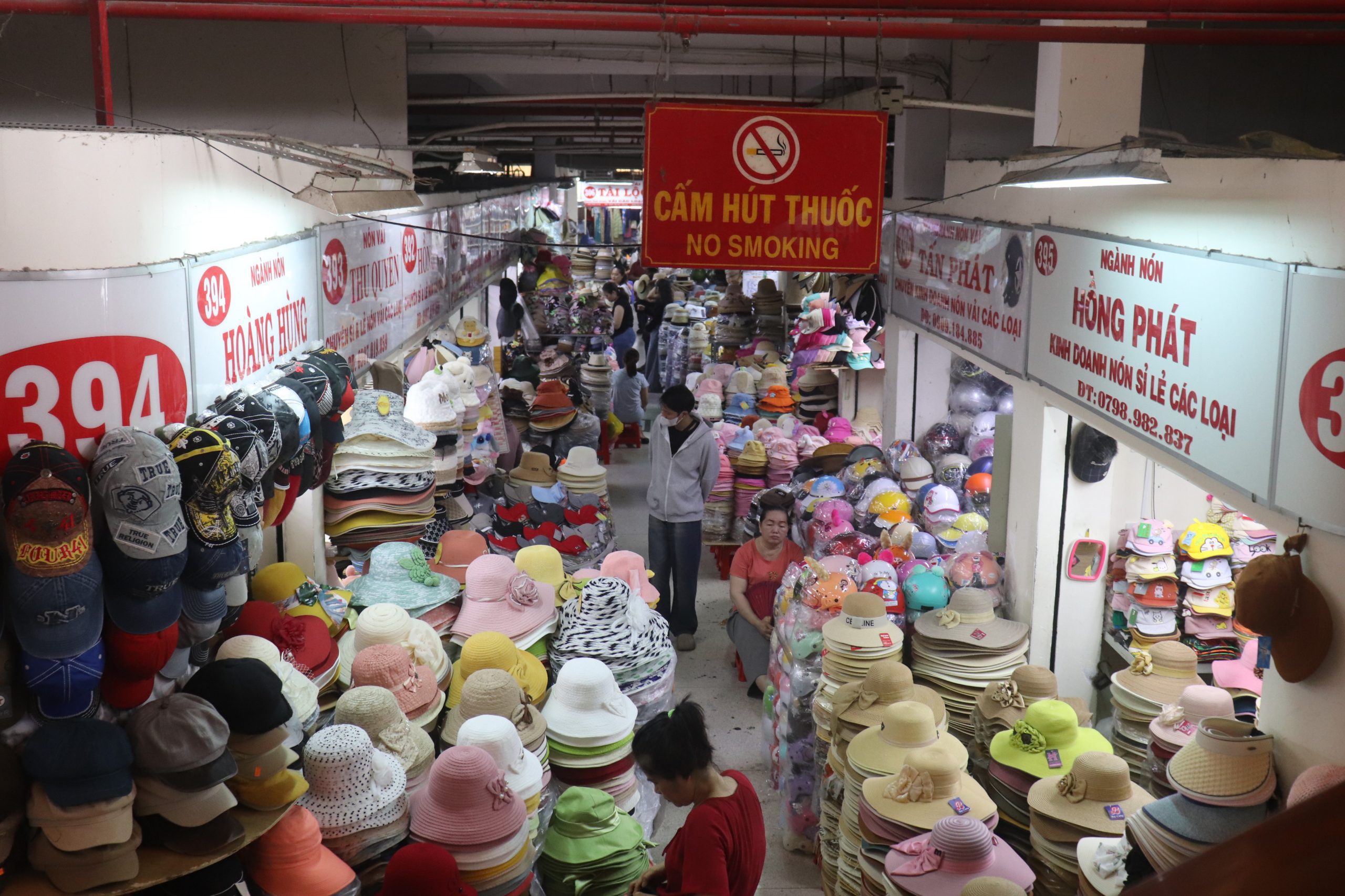 Mercado Binh Tay Pasillo de sombreros