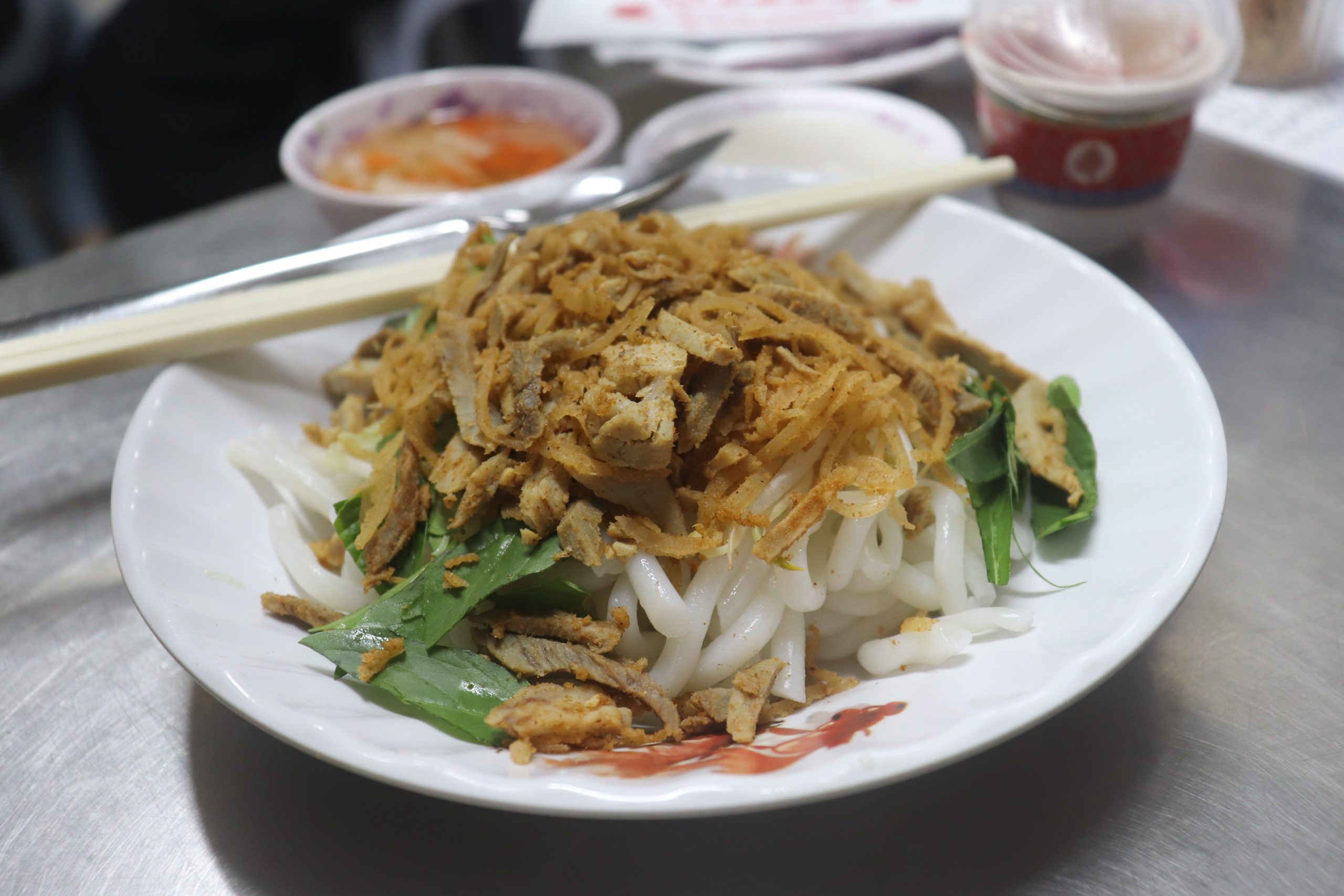 Restaurante Ha Ky hu tieu mi (fideos vietnamitas con carne y hierbas)