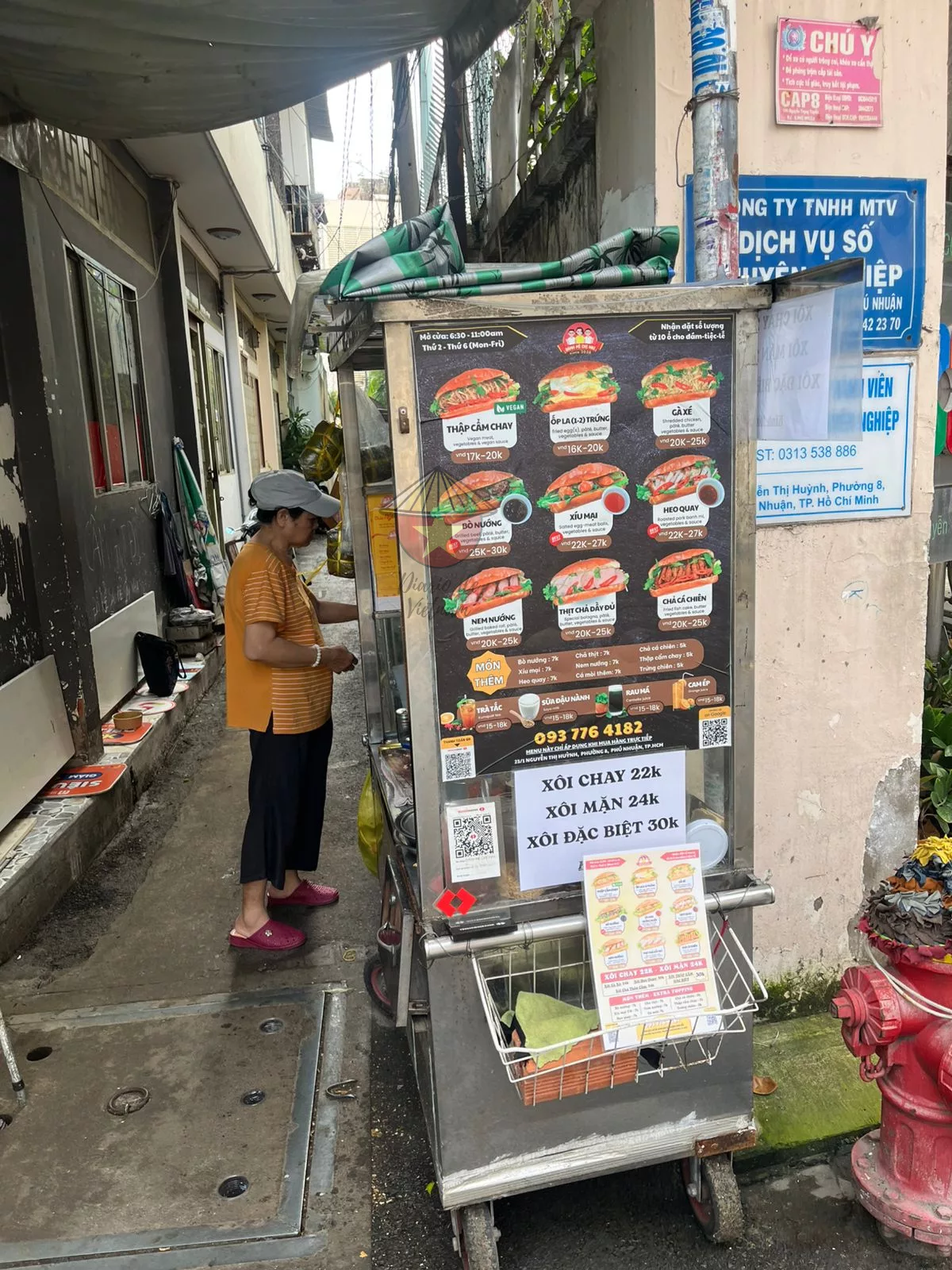 Puesto callejero donde comer en Ho Chi Minh