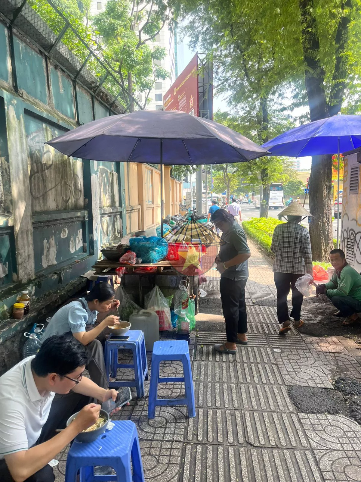 Puesto callejero donde comer en Ho Chi Minh