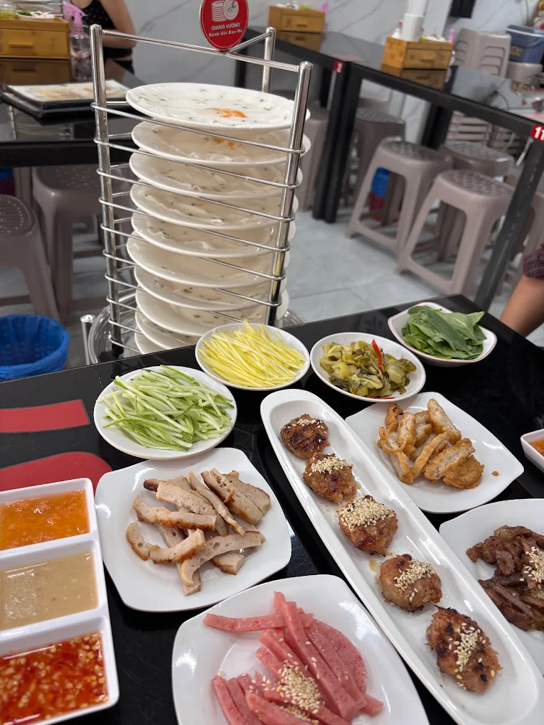 Mesa lista para preparar rollitos de primavera a tu gusto