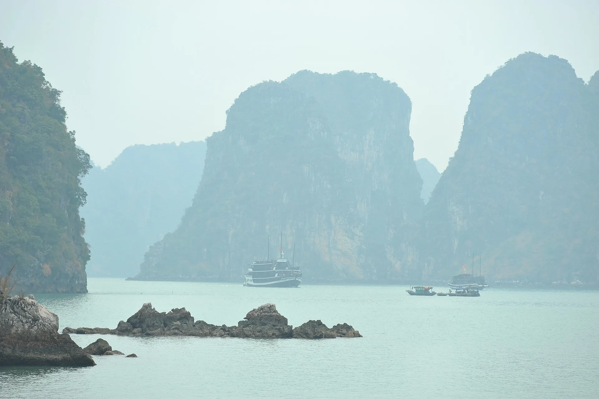 Bai Tu Long Bay