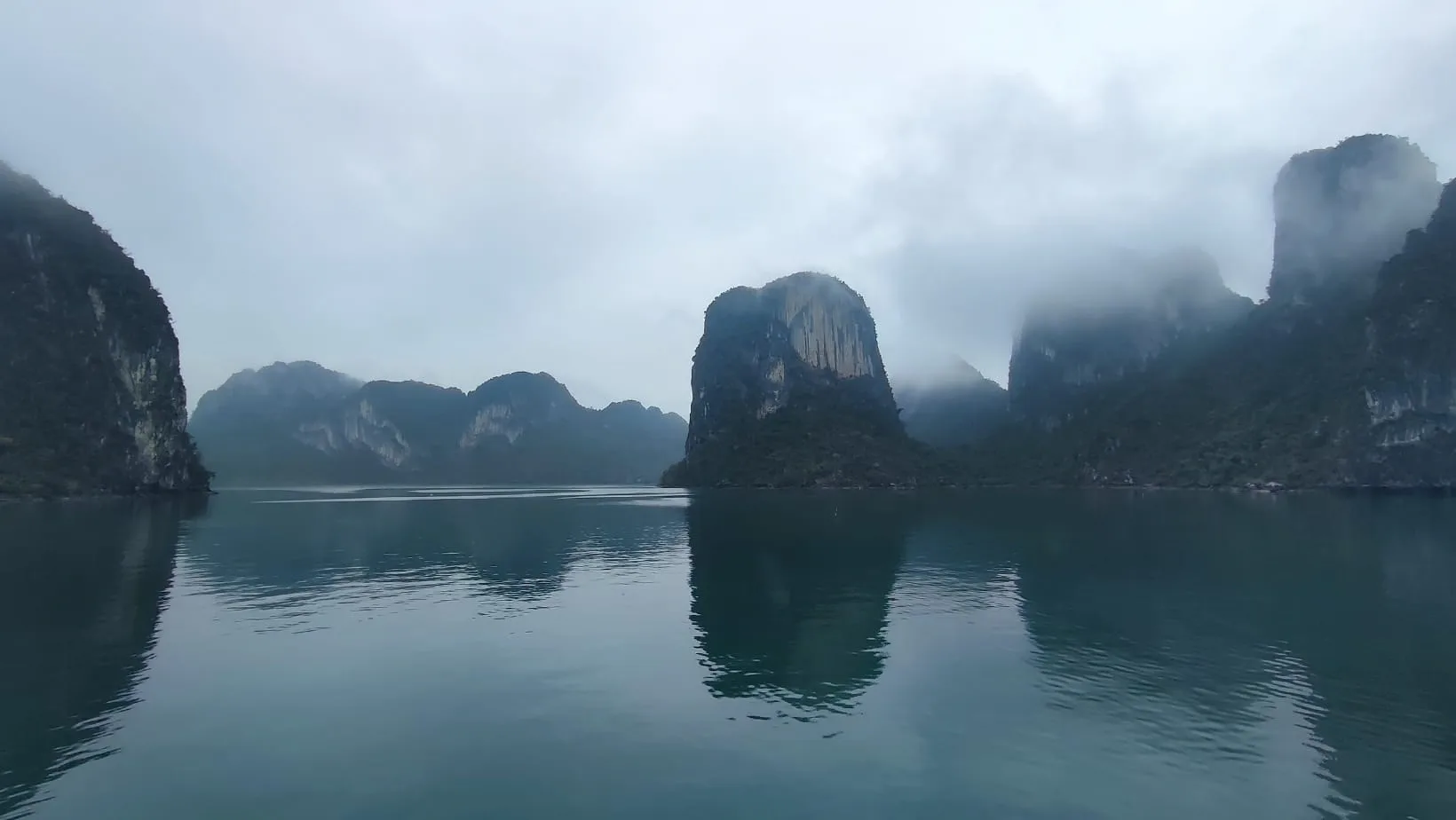 Bai Tu Long Bay